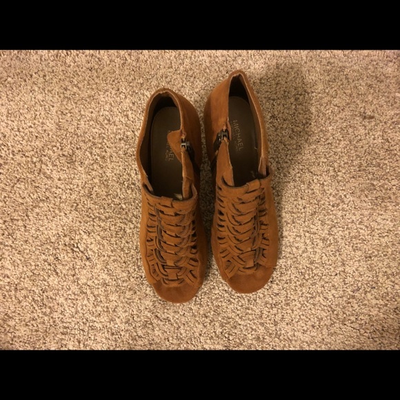 Camel suede Michael Kors peep toe heels - Picture 6 of 8